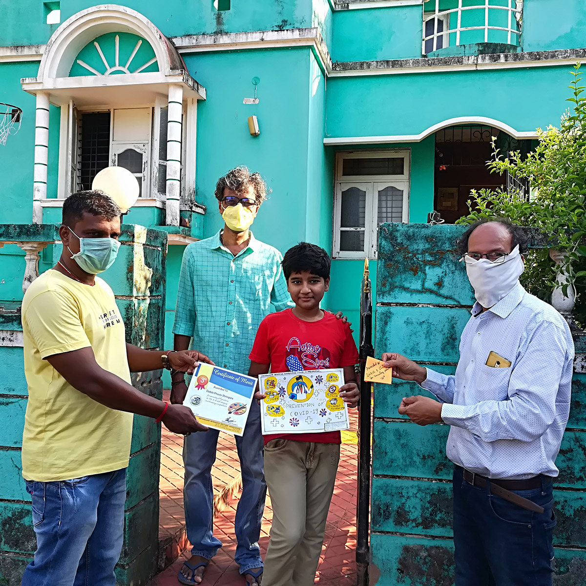 Daksh Pravin Shringare receiving award